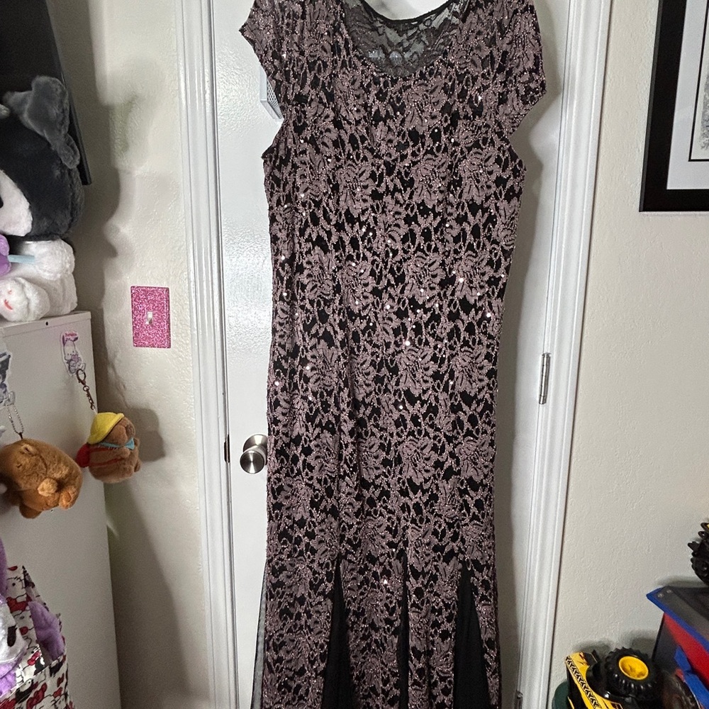 Elegant Lace Maxi Dress in Black and Pink